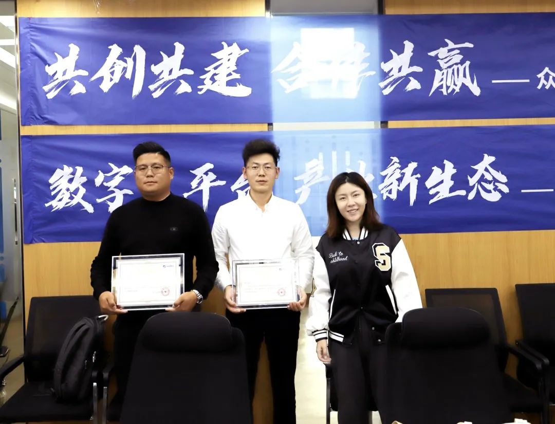 PG体育-PG体育·(中国)官方网站
高级副总裁山海授予商户“PG体育-PG体育·(中国)官方网站
特邀顾问”荣誉.jpg